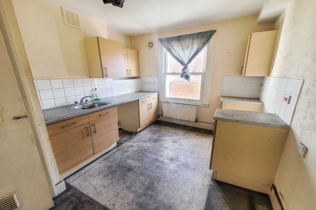 110B Burns Road, Harlesden, London NW10 4DX 6