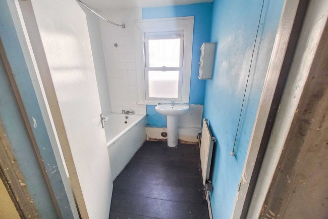 110B Burns Road, Harlesden, London NW10 4DX 6