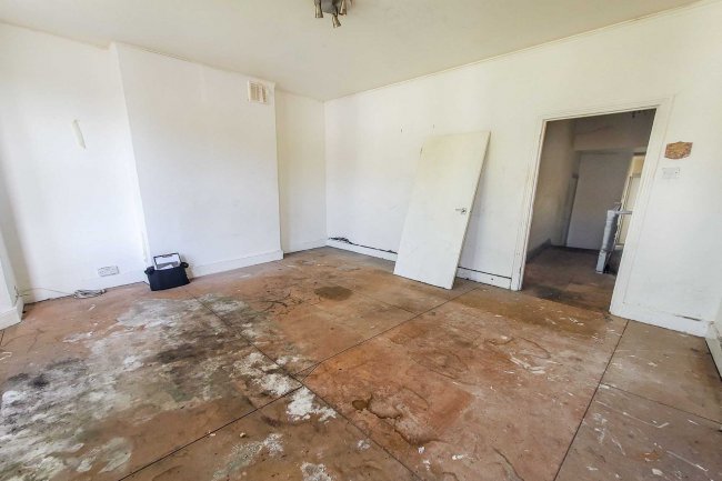 110B Burns Road, Harlesden, London NW10 4DX 6