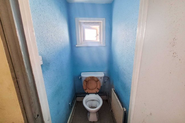 110B Burns Road, Harlesden, London NW10 4DX 6