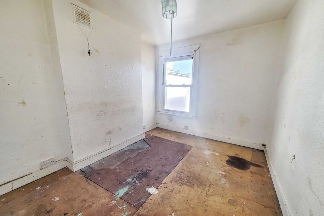 110B Burns Road, Harlesden, London NW10 4DX 6
