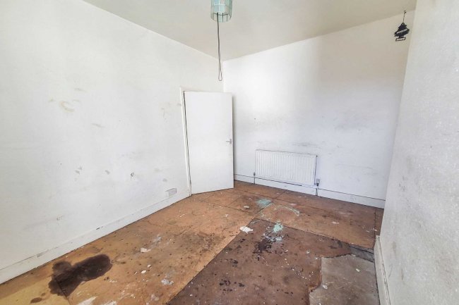110B Burns Road, Harlesden, London NW10 4DX 6