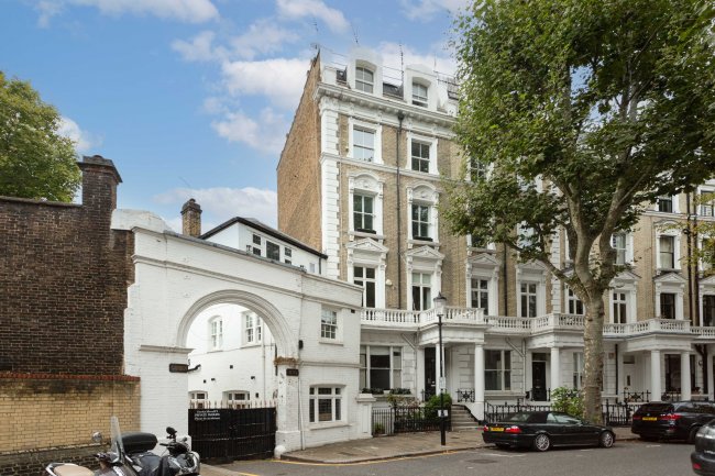 37H Linden Gardens, Kensington, London W2 4HQ 1