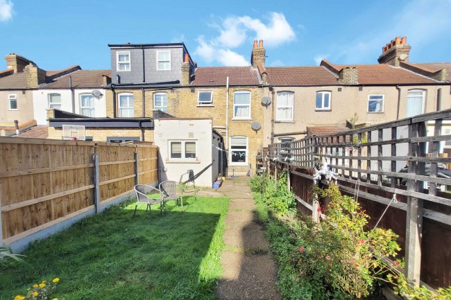 120 Winterbourne Road, Thornton Heath CR7 7QW 10