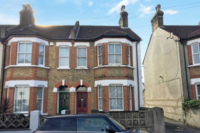 7 Elliott Road, Bromley, Kent BR2 9NT 6