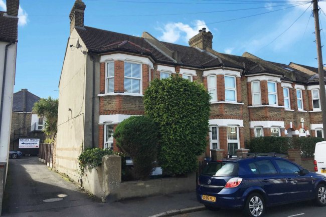 9 Elliott Road, Bromley, Kent BR2 9NT 7