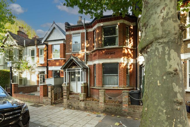 46 Thorney Hedge Road, Chiswick, London W4 5SD 3