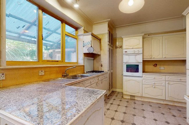 46 Thorney Hedge Road, Chiswick, London W4 5SD 3