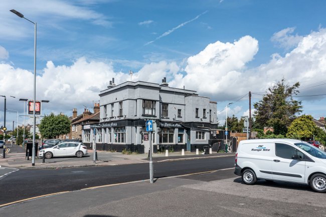 Durham Arms, 101 Brentwood Road, Romford, RM1 2EH  4