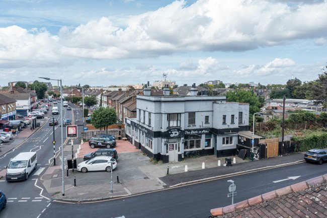 Durham Arms, 101 Brentwood Road, Romford, RM1 2EH  4