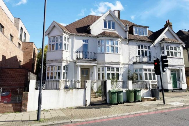 366 Finchley Road, London NW3 7AJ  1