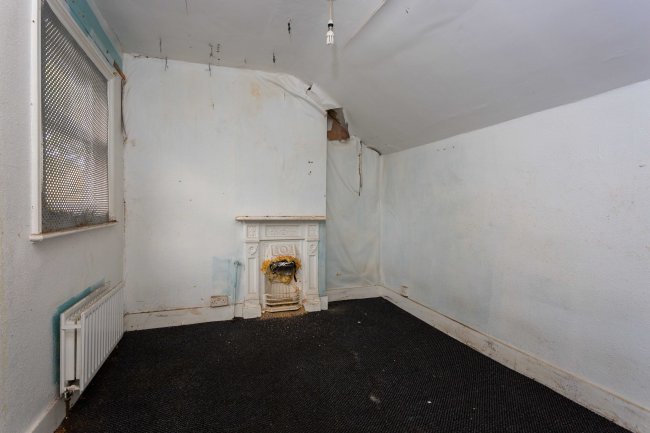 Sir Robert Peel, 16 Hillingdon Street, Walworth, London SE17 3UF 5