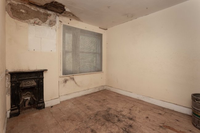 Sir Robert Peel, 16 Hillingdon Street, Walworth, London SE17 3UF 5