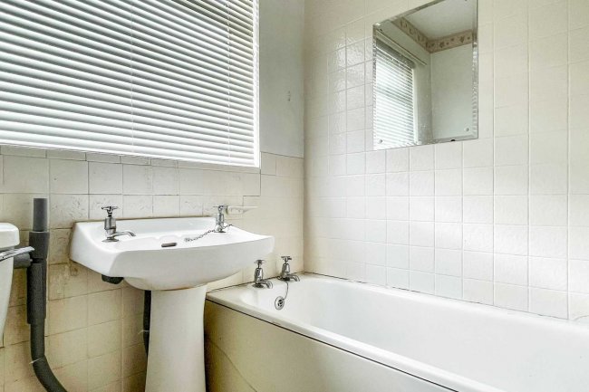 24 Middlebrook Drive, Bradford BD8 0EU 7