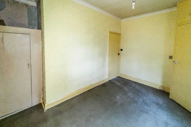 48 Park Road, Wilmslow, Cheshire, SK9 5BT
 8