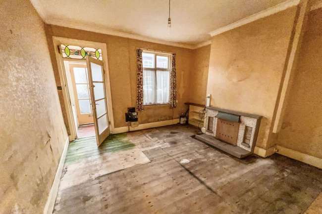 48 Park Road, Wilmslow, Cheshire, SK9 5BT
 8