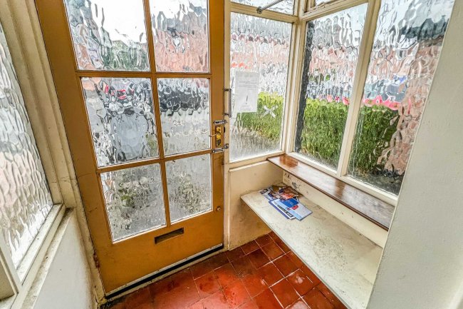 48 Park Road, Wilmslow, Cheshire, SK9 5BT
 8