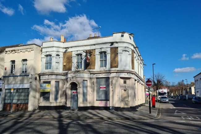 Earl of Eldon, 63 Brighton Road, South Croydon, CR2 6ED 6