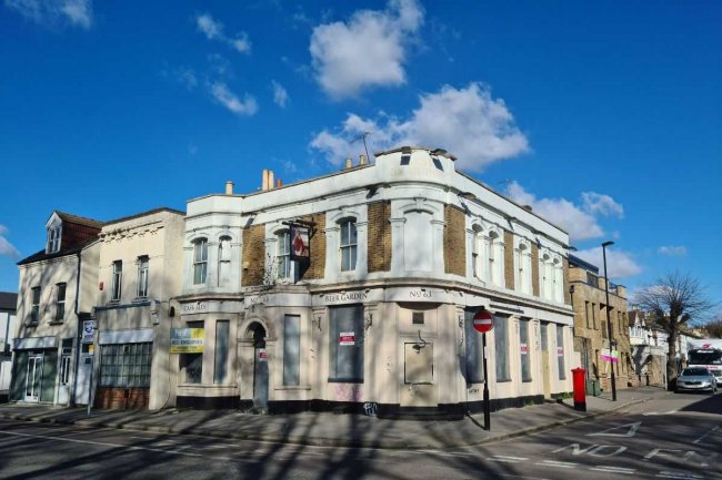 Earl of Eldon, 63 Brighton Road, South Croydon, CR2 6ED 6