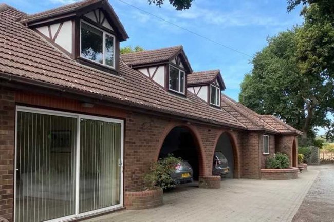 Brackenwood, Sandy Lane, Horsford, Norwich NR10 3FB 8