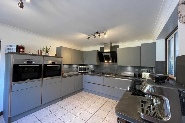 Brackenwood, Sandy Lane, Horsford, Norwich NR10 3FB 8