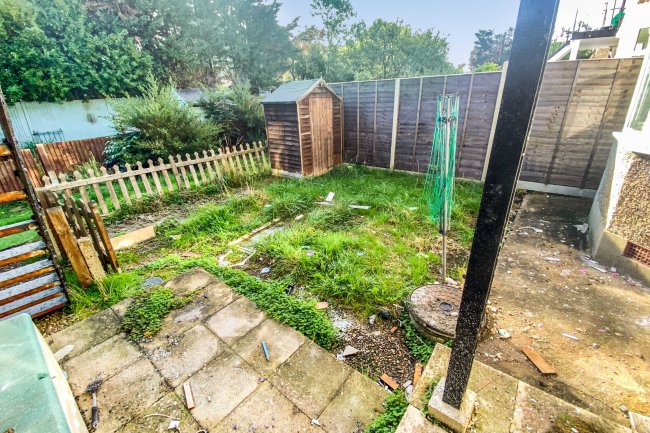 18 Barnard Gardens, New Malden, KT3 6QG 9