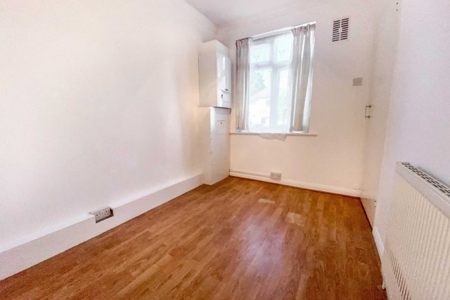 18 Barnard Gardens, New Malden, KT3 6QG 9