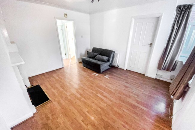 18 Barnard Gardens, New Malden, KT3 6QG 9