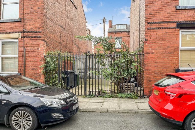 Land between 21 & 23 Kepler Grove and 22 & 24 Kepler Mount, Harehills, Leeds, West Yorkshire LS8 5EL 9