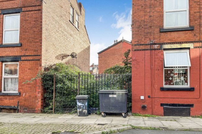 Land between 23 & 25 Kepler Mount and 24 & 26 Kepler Terrace Harehills, Leeds, West Yorkshire LS8 5EL 10