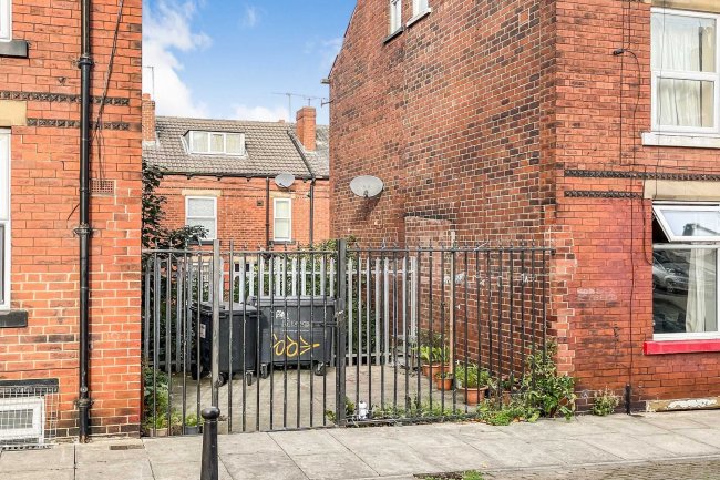 Land between 23 & 25 Kepler Mount and 24 & 26 Kepler Terrace Harehills, Leeds, West Yorkshire LS8 5EL 10
