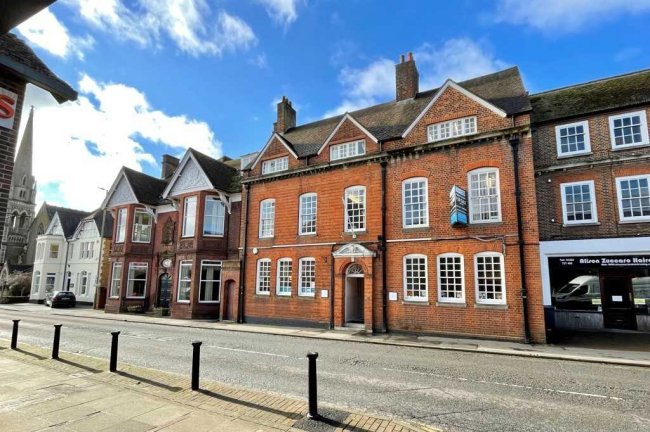 11 South Street, Farnham, GU9 7QX 2