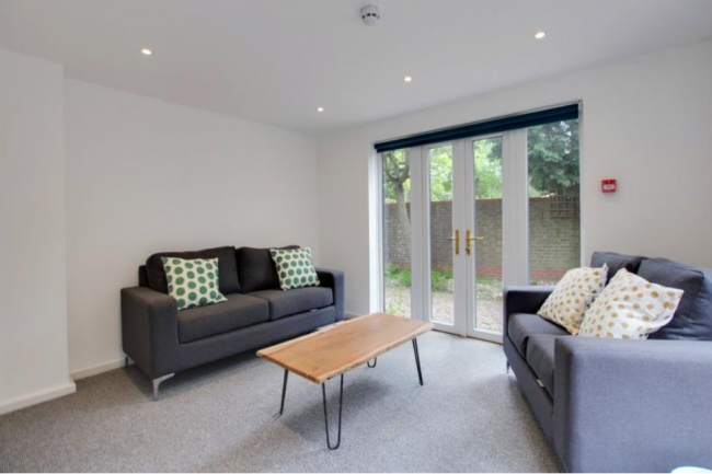 5 Shetland Court, Worthing, East Sussex, BN13 3RL
 4