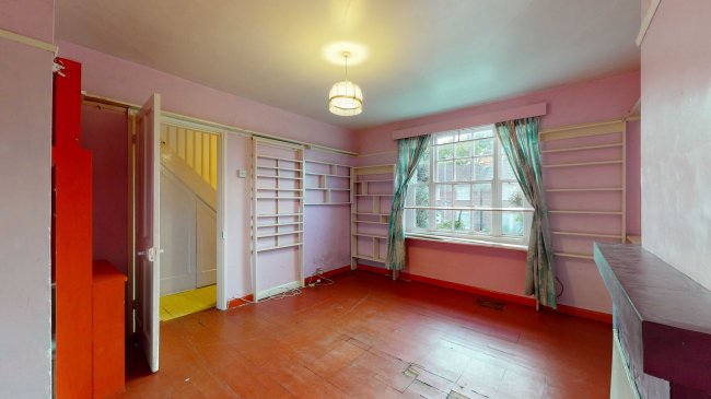 39 Prestbury Square, Mottingham, London, SE9 4LZ
 2