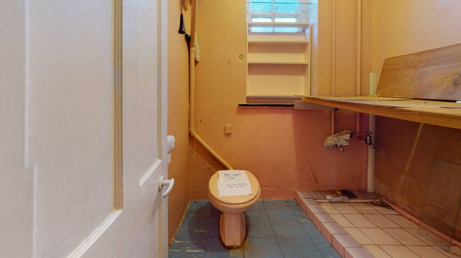 39 Prestbury Square, Mottingham, London, SE9 4LZ
 2