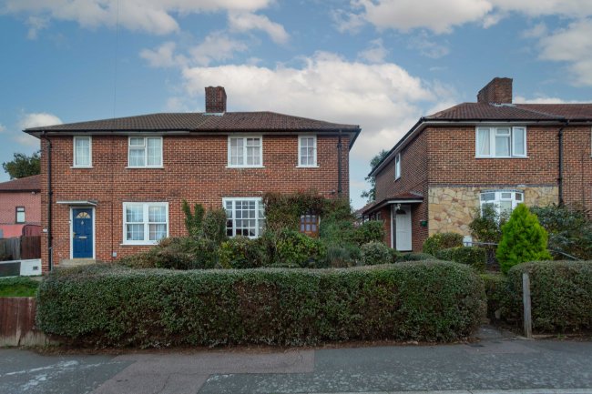 39 Prestbury Square, Mottingham, London, SE9 4LZ
 2