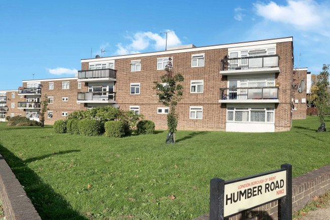 Flat 4, Aneurin Bevan Court, Coles Green Road, Cricklewood, London, NW2 6EE
 5
