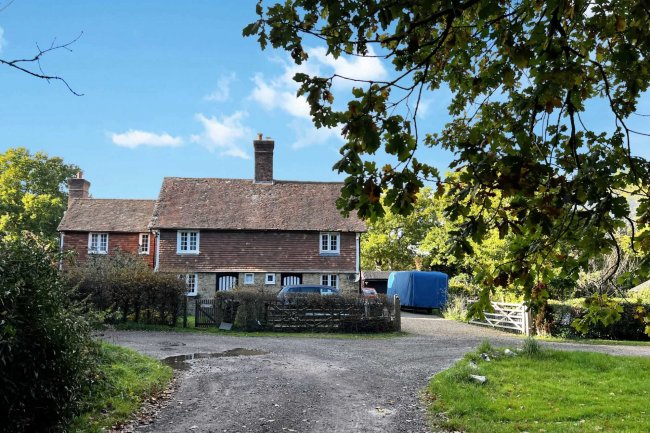 2 Blackhan Court Farm Cottages, East Sussex TN7 4DB
 5