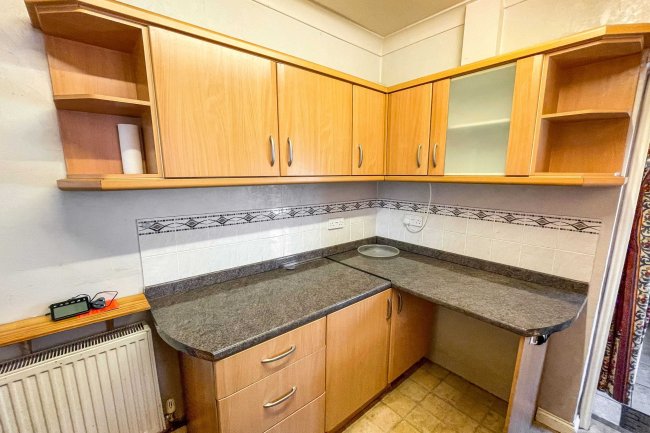 18 Derwent Road, Wolverhampton, West Midlands WV6 9ES
 1