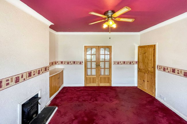 18 Derwent Road, Wolverhampton, West Midlands WV6 9ES
 1