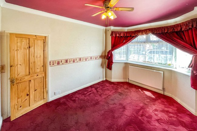 18 Derwent Road, Wolverhampton, West Midlands WV6 9ES
 1
