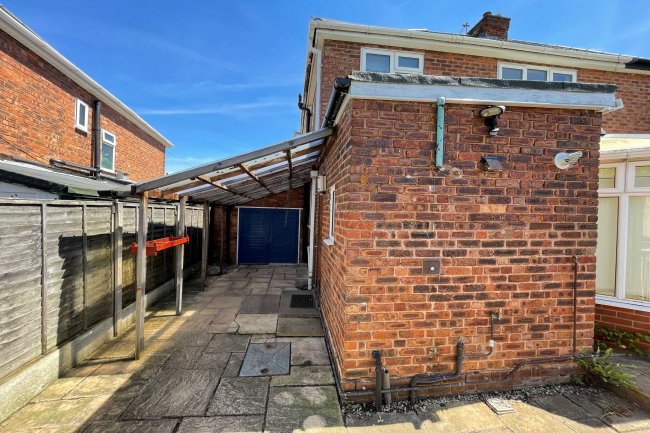 18 Derwent Road, Wolverhampton, West Midlands WV6 9ES
 1