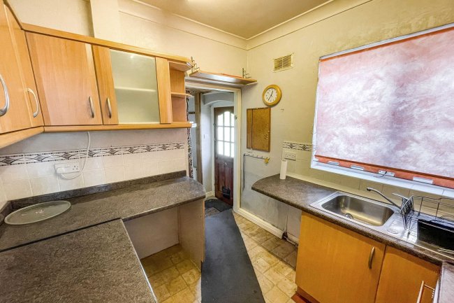 18 Derwent Road, Wolverhampton, West Midlands WV6 9ES
 1