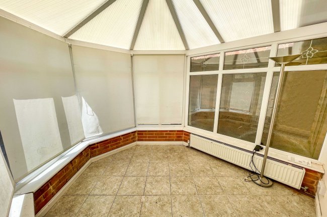 18 Derwent Road, Wolverhampton, West Midlands WV6 9ES
 1