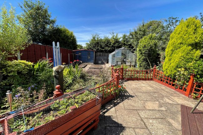 18 Derwent Road, Wolverhampton, West Midlands WV6 9ES
 1