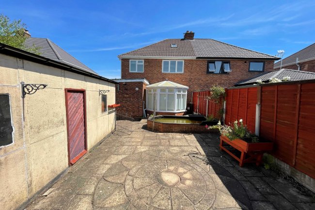 18 Derwent Road, Wolverhampton, West Midlands WV6 9ES
 1