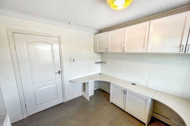 18 Derwent Road, Wolverhampton, West Midlands WV6 9ES
 1