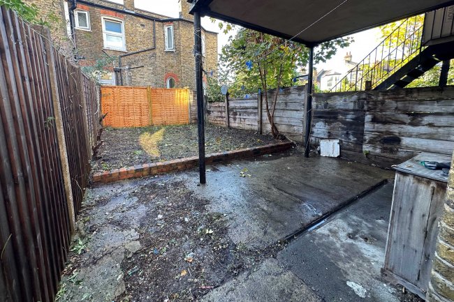 40 Bruce Grove, London, N17 6RN
 9