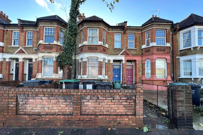 40 Bruce Grove, London, N17 6RN
 9