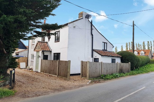 Braemar, Litcham Road, Great Dunham, King's Lynn, Norfolk PE32 2LJ
 1
